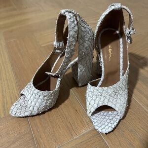 Vero Cuoio White Textured Heels